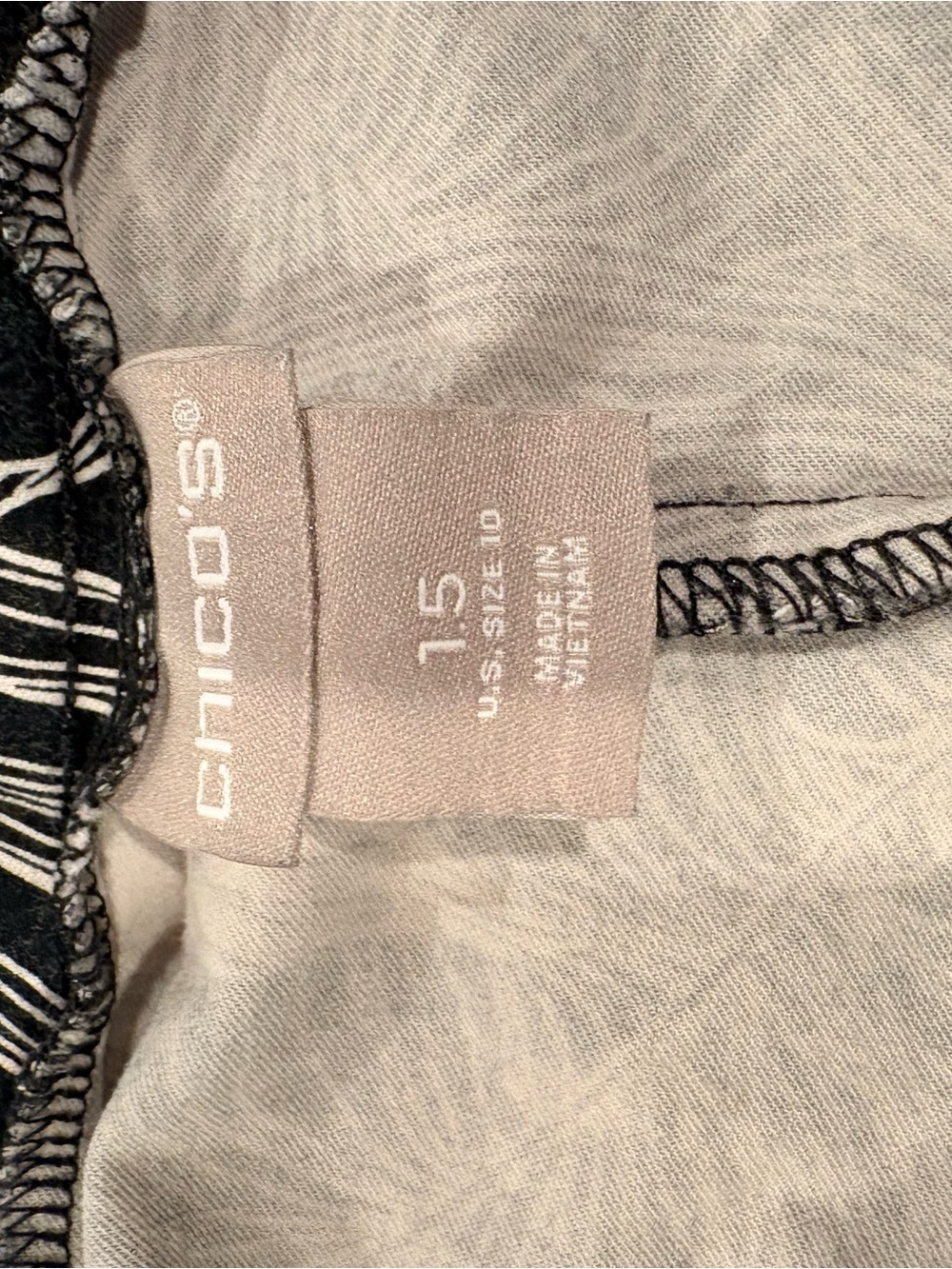 Chico's Beige and Black Tag Detail Top, size 10 - Picture 4 of 4